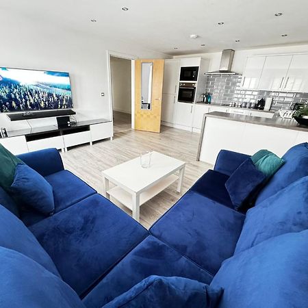 Rnm - Business Professionals Stay, Walsall City Centre, 2 Bedroom With Ensuite And Bathroom, Entire Place, Kitchen & Washroom With Amenities, Smart Tv, Easy Access, Fast Wifi, Parking Nearby, Great Transport Links 월솔 외부 사진