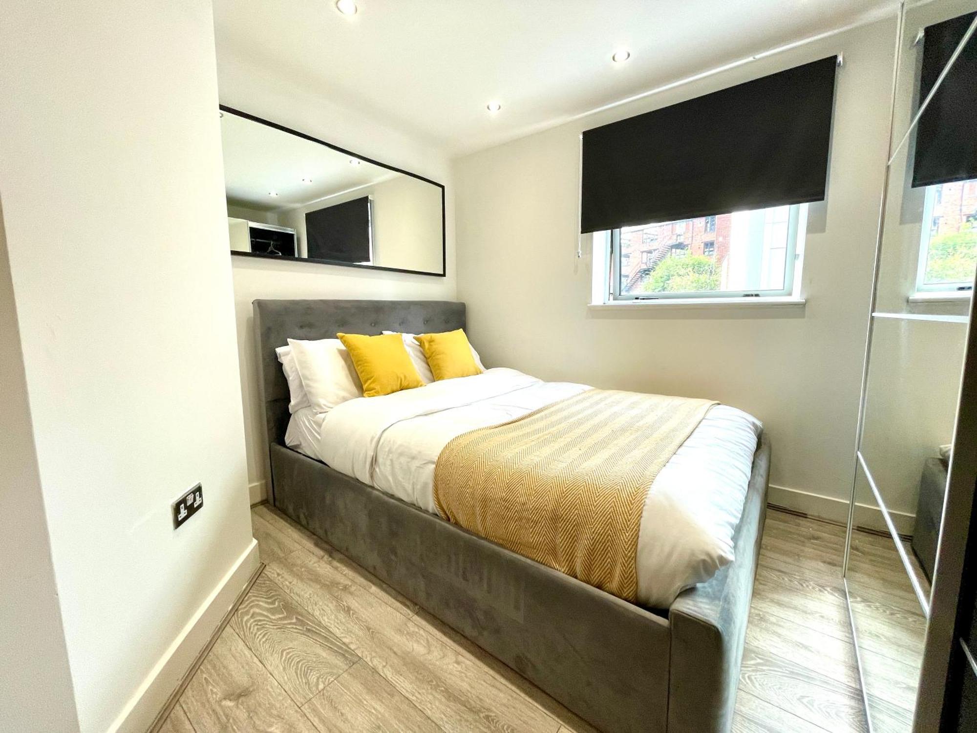 Rnm - Business Professionals Stay, Walsall City Centre, 2 Bedroom With Ensuite And Bathroom, Entire Place, Kitchen & Washroom With Amenities, Smart Tv, Easy Access, Fast Wifi, Parking Nearby, Great Transport Links 월솔 외부 사진